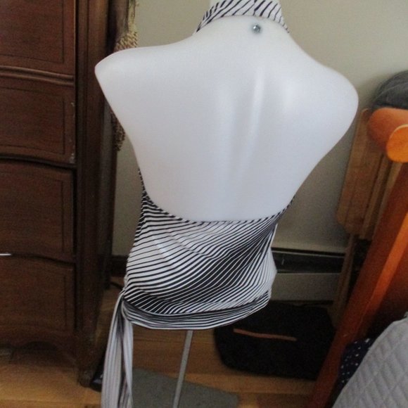 black and white halter top cowl neck  One love - Picture 2 of 3